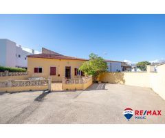 Vivienda unifamiliar adosada en Puerto Andratx con muchas posibilidades.