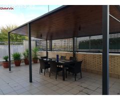 Apartamento con gran terraza a la venta en urbanización con piscina en  Lardero