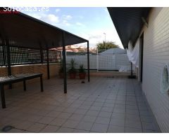 Apartamento con gran terraza a la venta en urbanización con piscina en  Lardero