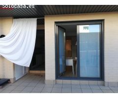 Apartamento con gran terraza a la venta en urbanización con piscina en  Lardero