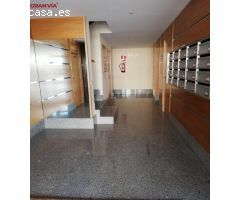 Apartamento con gran terraza a la venta en urbanización con piscina en  Lardero