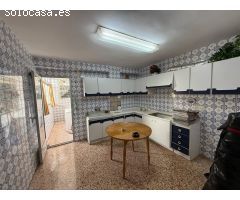 Oportunidad de vivienda para reformar en la zona de Benalúa.