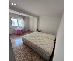 Oportunidad de vivienda para reformar en la zona de Benalúa.