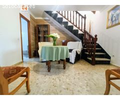 CHALET ADOSADO EN VENTA EN PRIMERA LÍNEA DE PLAYA, ESTEPONA