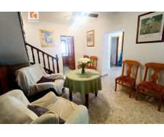 CHALET ADOSADO EN VENTA EN PRIMERA LÍNEA DE PLAYA, ESTEPONA