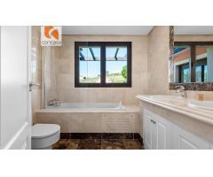 Chalet de 3 dormitorios en Estepona