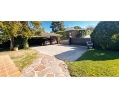 Exclusivo Chalet Independiente en Monteclaro – Amplia Parcela y Vistas Inigualables
