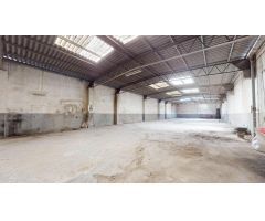 SERVICHECK VENDE NAVE INDUSTRIAL DE 465 MT2 CONSTRUIDOS EN LA ZONA DEL CASCO HISTORICO DE VILLA VALL