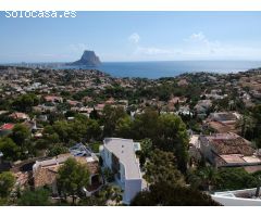 Proyecto de nueva construcción con impresionantes vistas al azul mar Mediterráneo y al icónico Peñón
