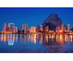 Proyecto de nueva construcción con impresionantes vistas al azul mar Mediterráneo y al icónico Peñón