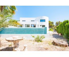 Preciosa villa moderna a 400 metros de la playa