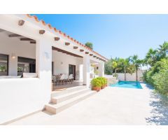 Impresionante villa a poca distancia del centro de Moraira y de la playa