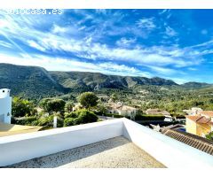 Exclusiva villa moderna orientacion sur y vistas panoramicas a la montaña