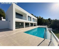 Preciosa villa de nueva construcción con vistas abiertas