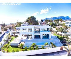 Nueva villa de diseño moderno con vistas al mar