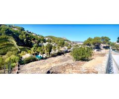Exclusiva amplia parcela en Javea con localización excelente
