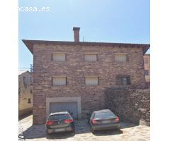 Casa grande de pueblo en Laspaúles con terreno de  más de 2 hectáreas.
