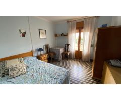 Casa grande de pueblo en Laspaúles con terreno de  más de 2 hectáreas.