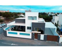 Villa con Piscina y Solarium - Mil Palmeras, Alicante