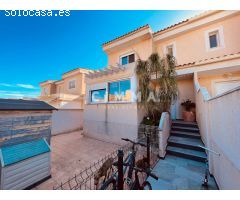 Chalet Moderno en La Nucía con Piscina y Amplios Espacios