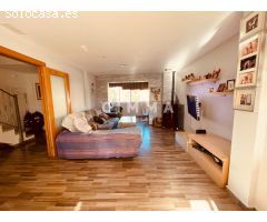 Chalet Moderno en La Nucía con Piscina y Amplios Espacios