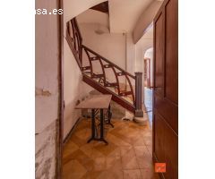 CASA ESQUINERA CON ALMACÉN EN VENTA EN SANTA BARBARA (TARRAGONA)