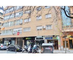 VENTA LOCAL -- ZONA ALHAMAR
