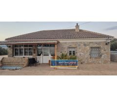 CHALET CON NAVE EN LA ROMANA