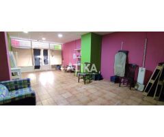 Local en venta en amplia avenida.