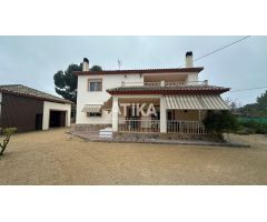 CHALET EN VENTA EN EXCELENTE ESTADO, CON PISCINA