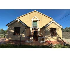 CHALET EN VENTA EN UNA UBICACIÓN PRIVILEGIADA, MUY CERCA DEL CASCO URBANO
