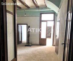 CASA EN ALQUILER CON POSIBILIDAD A SER DESTINADA PARA LOCAL COMERCIAL