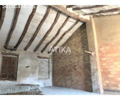 CASA EN ALQUILER CON POSIBILIDAD A SER DESTINADA PARA LOCAL COMERCIAL