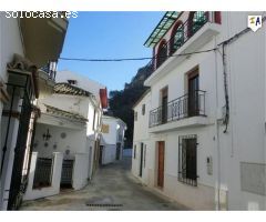 casa adosada en Venta en Almedinilla