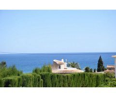 Parcela en Calpe con vistas al mar situada a tan solo 400 m de la playa y puerto deportivo