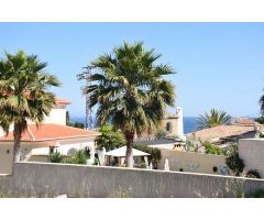 Parcela en Calpe con vistas al mar situada a tan solo 400 m de la playa y puerto deportivo