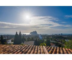 Villa de 6 dormitorios en Calpe, con piscina privada y espectaculares vistas al mar, a solo 2.5 km d