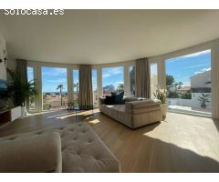 Villa moderna renovada en Calpe con maravillosas vistas al mar y al Peñón de Ifach.