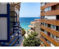 Apartamento en Calpe ubicado a tan solo 48m de la playa con amplia terraza y vistas al mar.