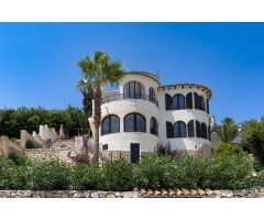 Villa de 3 dormitorios en Benissa Costa, con piscina privada y vistas abiertas a las montañas y al m