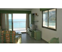 Magnifico apartamento de tres habitaciones en primera línea de playa en Calpe.