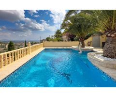 Encantadora villa con vistas al mar y montañas