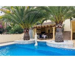 Encantadora villa con vistas al mar y montañas