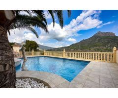 Encantadora villa con vistas al mar y montañas