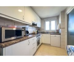 Apartamento de 3 dormitorios en Calpe, con piscina comunitaria y vistas al mar, a tan solo 700m del 