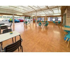 Local comercial en pleno funcionamiento en Calpe (Costa Blanca), en zona comercial y cerca de playa.