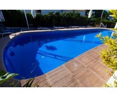 Hotel de 15 dormitorios en Calpe, con piscina privada y vistas al mar, a solo 500 m de la playa La F