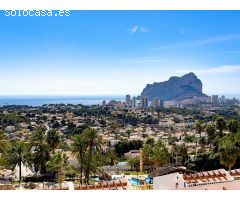 Maravilloso Bungalow de 2 Dormitorios con vistas panorámicas al mar y al Peñón de Ifach.