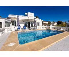 Villa en una zona tranquila con piscina privada en Calpe.