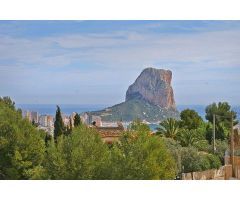 Bonita villa totalmente nueva con gran piscina privada situada en calpe.